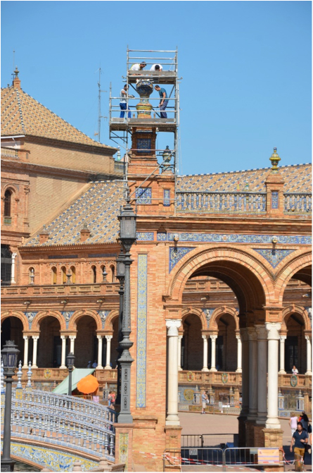 Recuperación de elementos cerámicos en la Plaza de España de Sevilla - Alquiansa