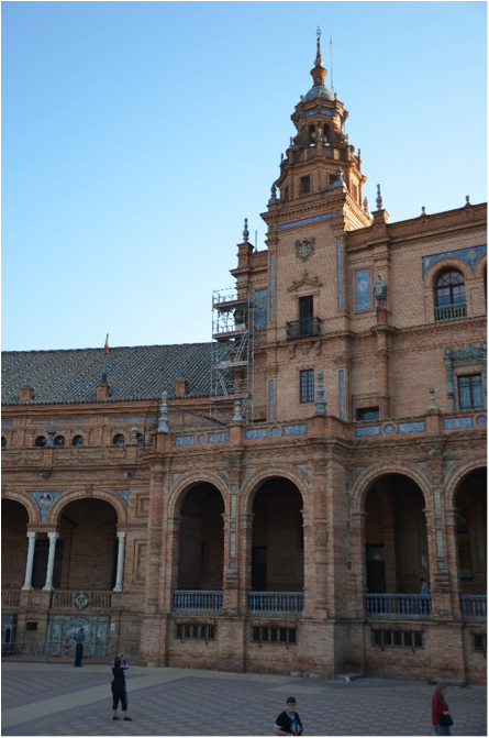Recuperación de elementos cerámicos en la Plaza de España de Sevilla - Alquiansa