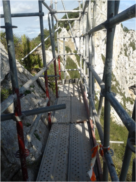 Montaje de Andamios mediante trabajos verticales en el Peñon de Gibraltar - Alquiansa