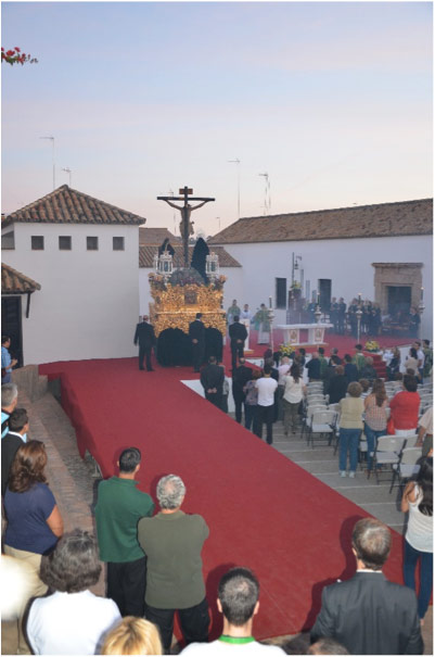 Rampa y escalera de acceso para el acto central de la XXXI peregrinación nacional de las hermandades de la Vera Cruz - Alquiansa