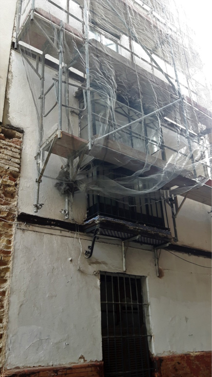Se implanta el uso de los andamios volados o suspendidos de las fachadas - Alquiansa