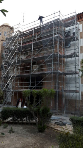 Andamio multidireccional para la restauración de la portada del convento de Santa Paula en Sevilla - Alquiansa