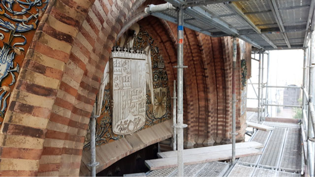 Andamio multidireccional para la restauración de la portada del convento de Santa Paula en Sevilla - Alquiansa
