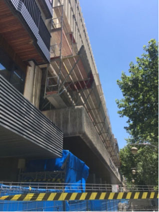 Andamios para la rehabilitación de fachadas de un edificio de Córdoba - Alquiansa
