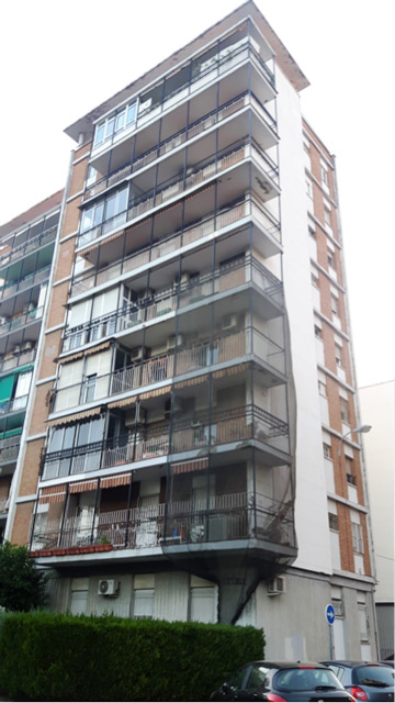 Andamio para rehabilitación de balcones en un edificio residencial - Alquiansa