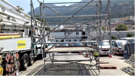 Andamio multidireccional para una plataforma de descarga en Gibraltar - Alquiansa