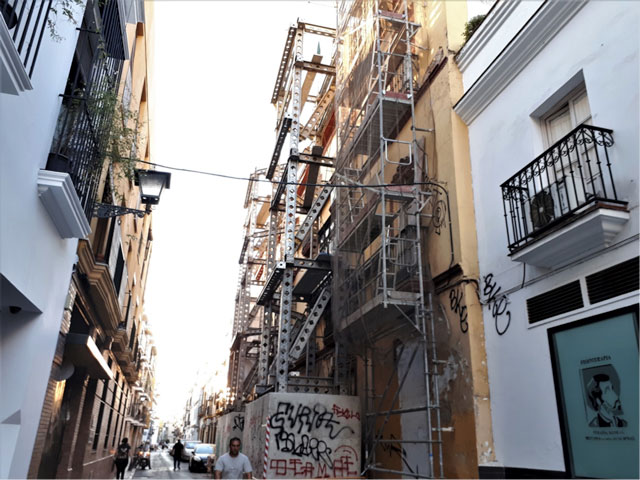 Estabilizador de fachada exterior en un edificio del centro de Sevilla - Alquiansa