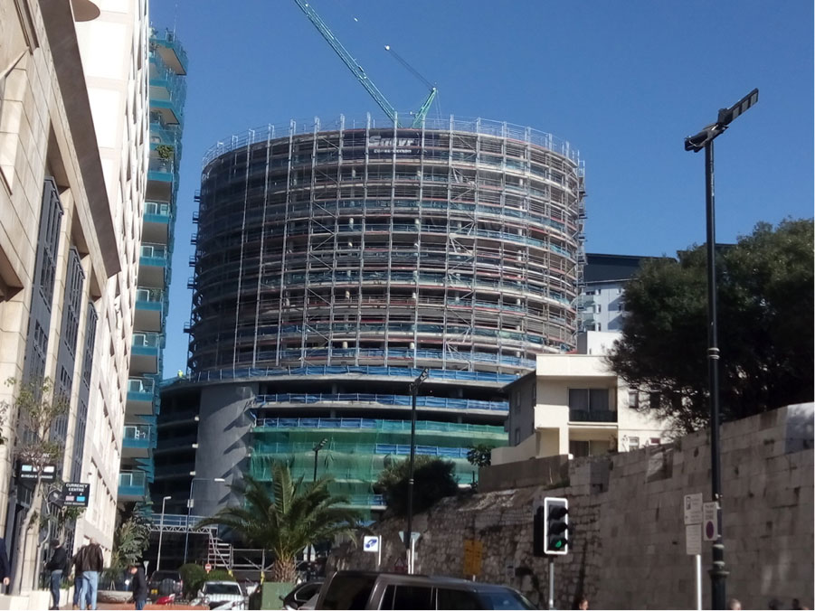 Gibraltar - Andamios para el perímetro de un edificio de planta ovalada - Alquiansa