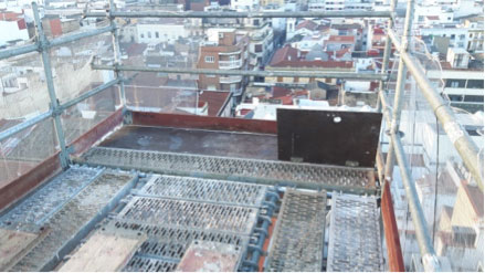 Restauración de la escultura de corona el edificio Giralda en Badajoz - Alquiansa
