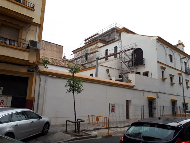 Andamio para la protección de tejeros en el instituto hispano cubano de Sevilla - Alquiansa