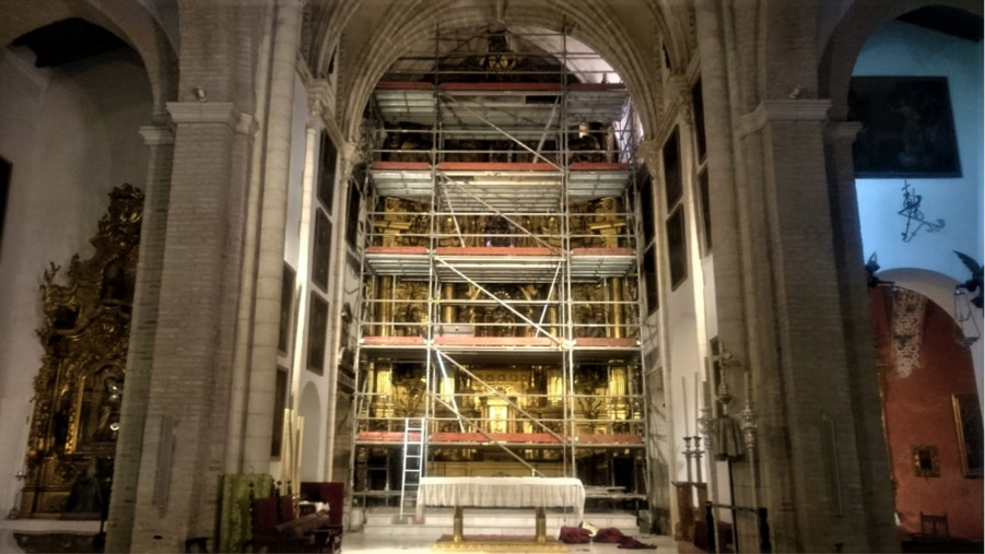 Andamio para la restauración del retablo de la Iglesia de San Andrés - Alquiansa
