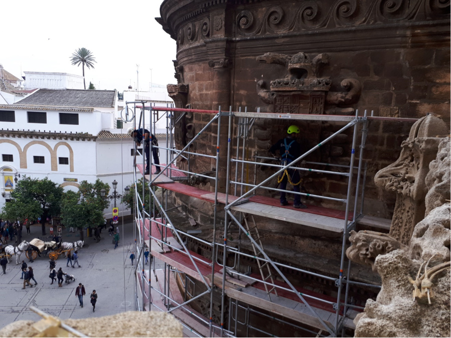 Restauración de las fachadas exteriores de la Capilla Real de la Catedral de Sevilla - Alquiansa