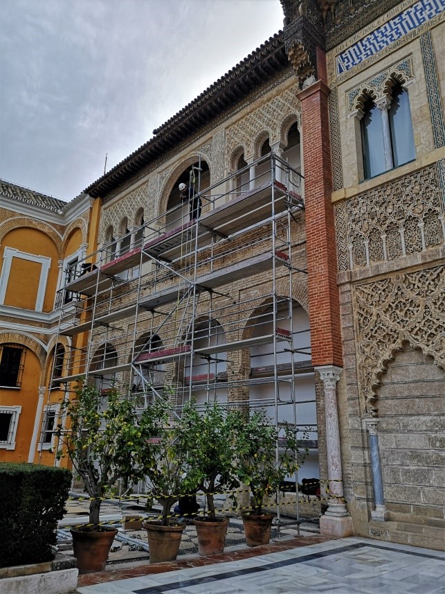 Restauración de las galerias laterales de la puerta de Pedro I del Alcázar Sevilla - Alquiansa