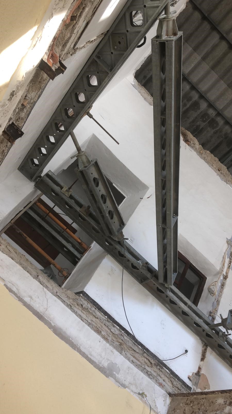 Estabilizador interior para el atados de muros en dos pabellones Ayto. Zuheros - Alquiansa