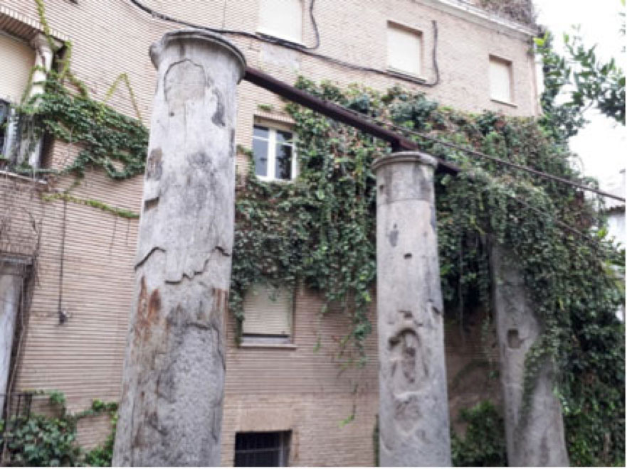 Andamio suspendido para la restauración de las fachadas de un edificio en la Plaza del Pan en Sevilla - Alquiansa