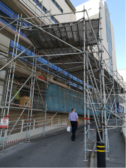 Base de paso en la entrada de urgencias de St. Bernard´s Hospital de Gibraltar - Alquiansa