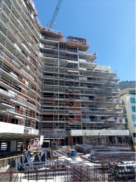Visera de protección para un edificio en construcción en Quay, 31 de Gibraltar - Alquiansa