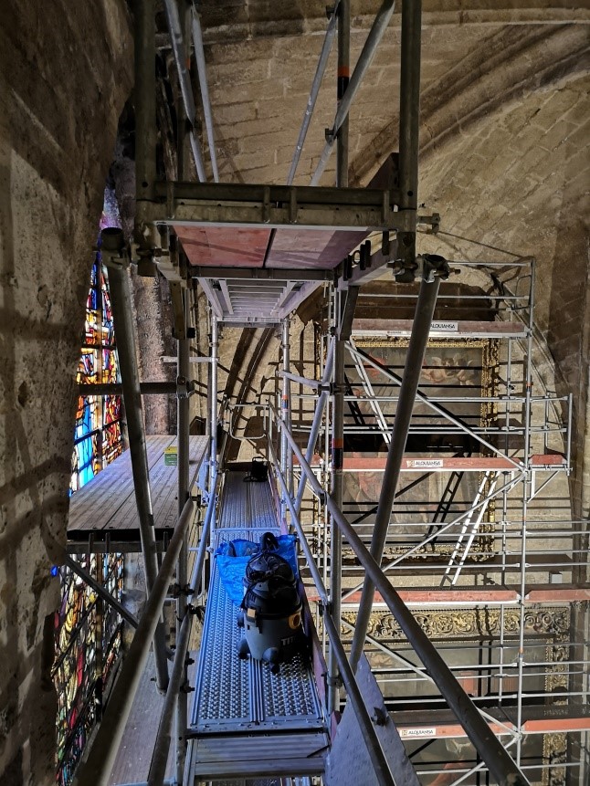 Limpieza de los paramentos de las capillas del la Catedral de Sevilla - Alquiansa