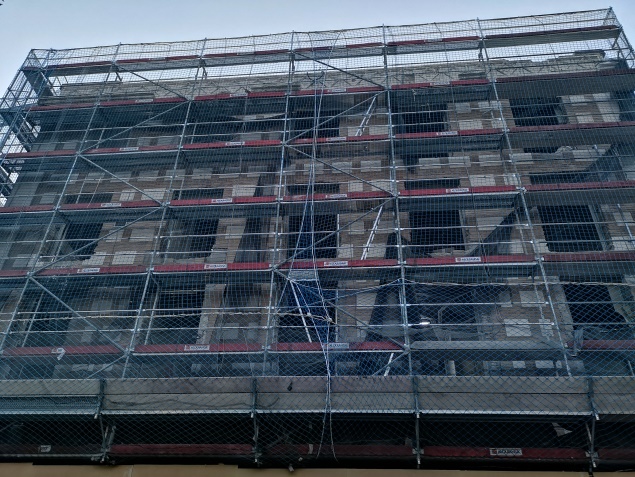 Rehabilitación de las fachadas de un edificio en la Plaza de la Magdalena (Sevilla) - Alquiansa