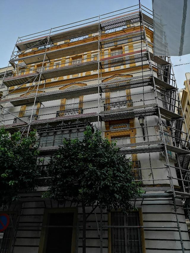 Rehabilitación fachada de un edificio del centro histórico de Sevilla - Alquiansa