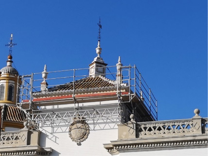 Andamio volado para tejero en torreón Casa de la Maestranza - Alquiansa