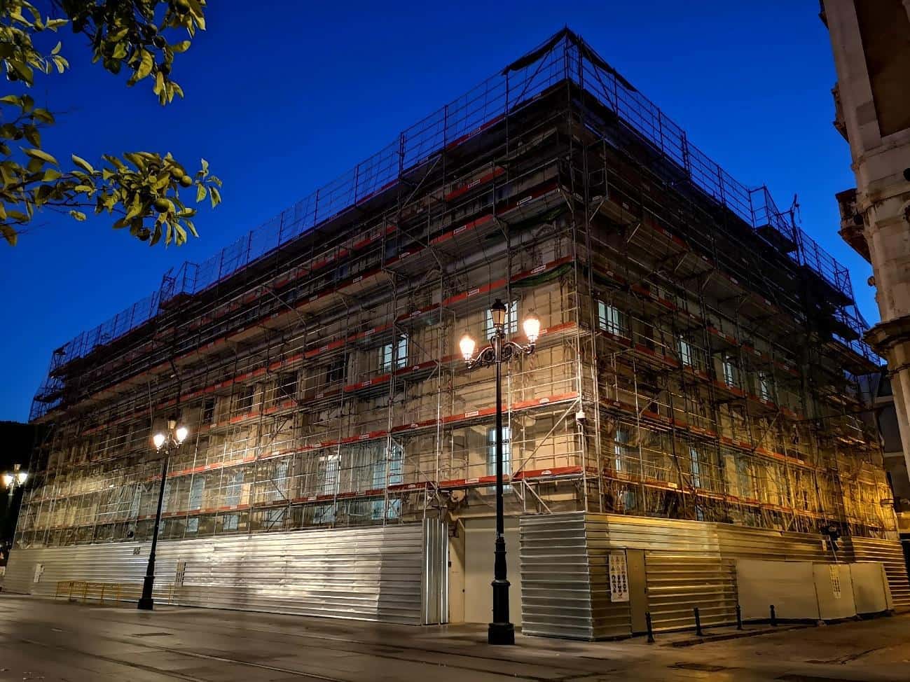 Restauración de las fachadas del edificio del Banco de España en Sevilla - Alquiansa
