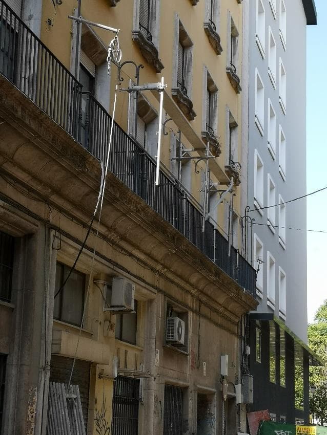 Andamio volado desde los balcones del antiguo edificio de CCOO de Sevilla - Alquiansa