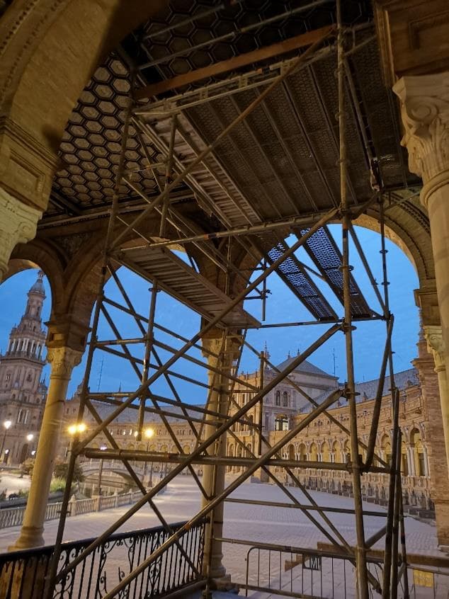 Torre móvil para la conservación del pórtico de la Plaza de España - Alquiansa