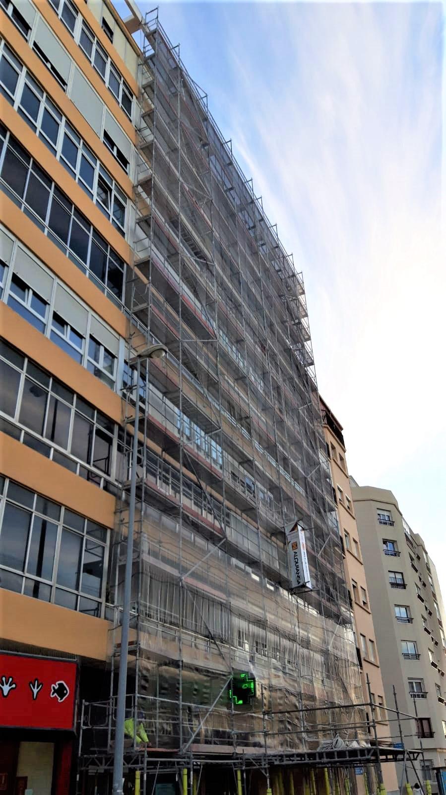 Rehabilitación de las fachadas de un edificio en la Plaza Asdrúbal de Cádiz - Alquiansa