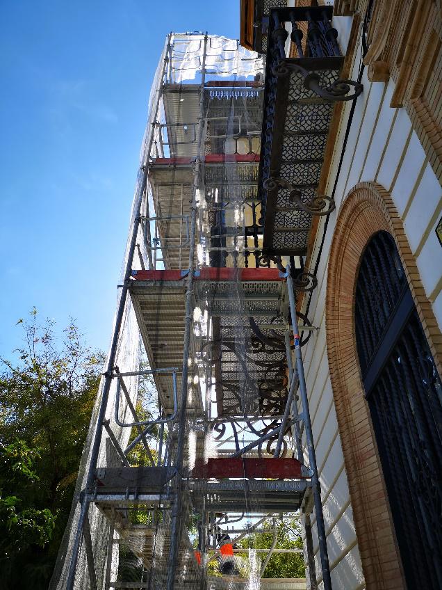 Restauración de la balconera de un edificio singular de Aníbal González - Alquiansa