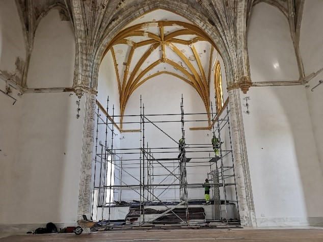 Plataformas de trabajo adaptadas a bóvedas de la Iglesia de Santa Ana de Carmona - Alquiansa