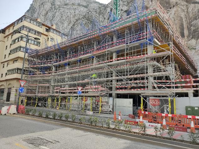 Andamios para la construcción del Edificio Forbes 1848 en Gibraltar - Alquiansa