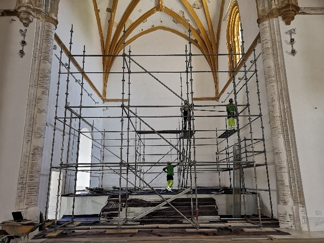 Plataformas de trabajo adaptadas a bóvedas de la Iglesia de Santa Ana de Carmona - Alquiansa