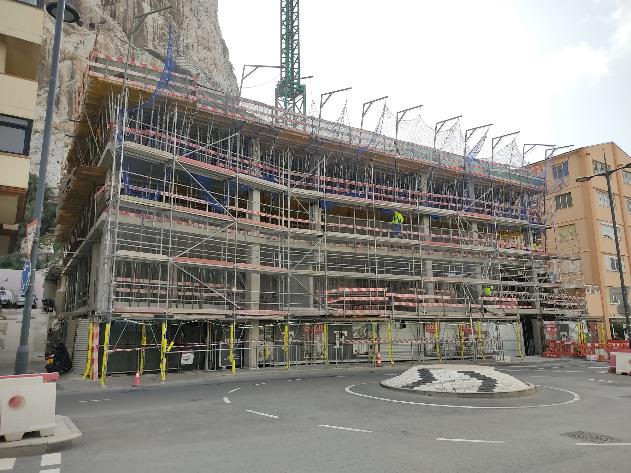 Andamios para la construcción del Edificio Forbes 1848 en Gibraltar - Alquiansa