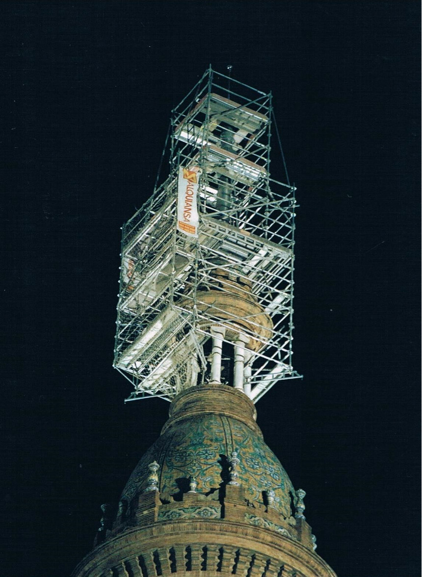 Andamios para sustitución de pararrayos de las torres de la Plaza de España - Alquiansa