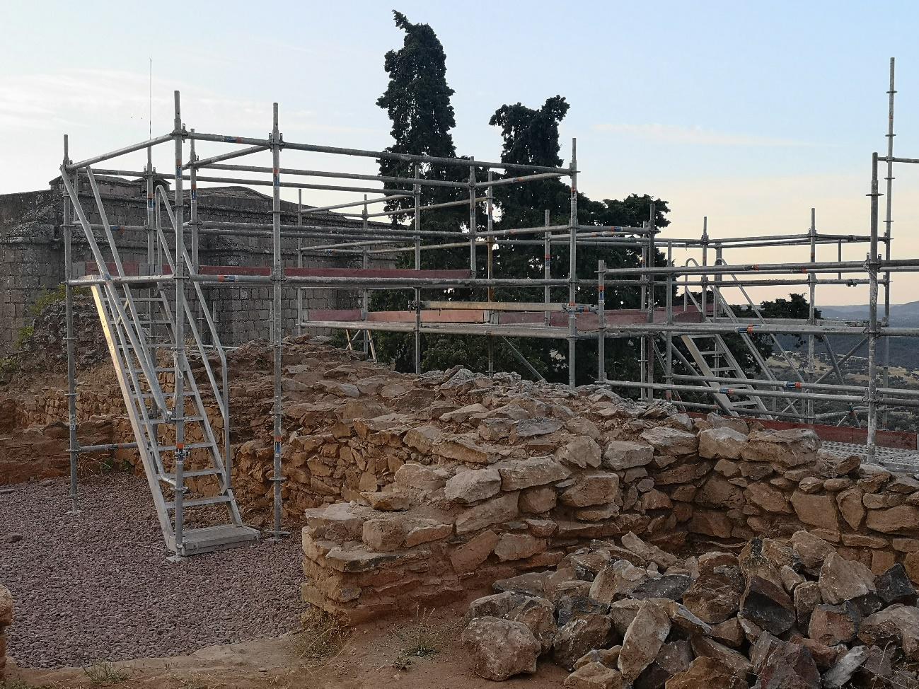 Restauración del perímetro amurallado del castillo de Aracena - Alquiansa