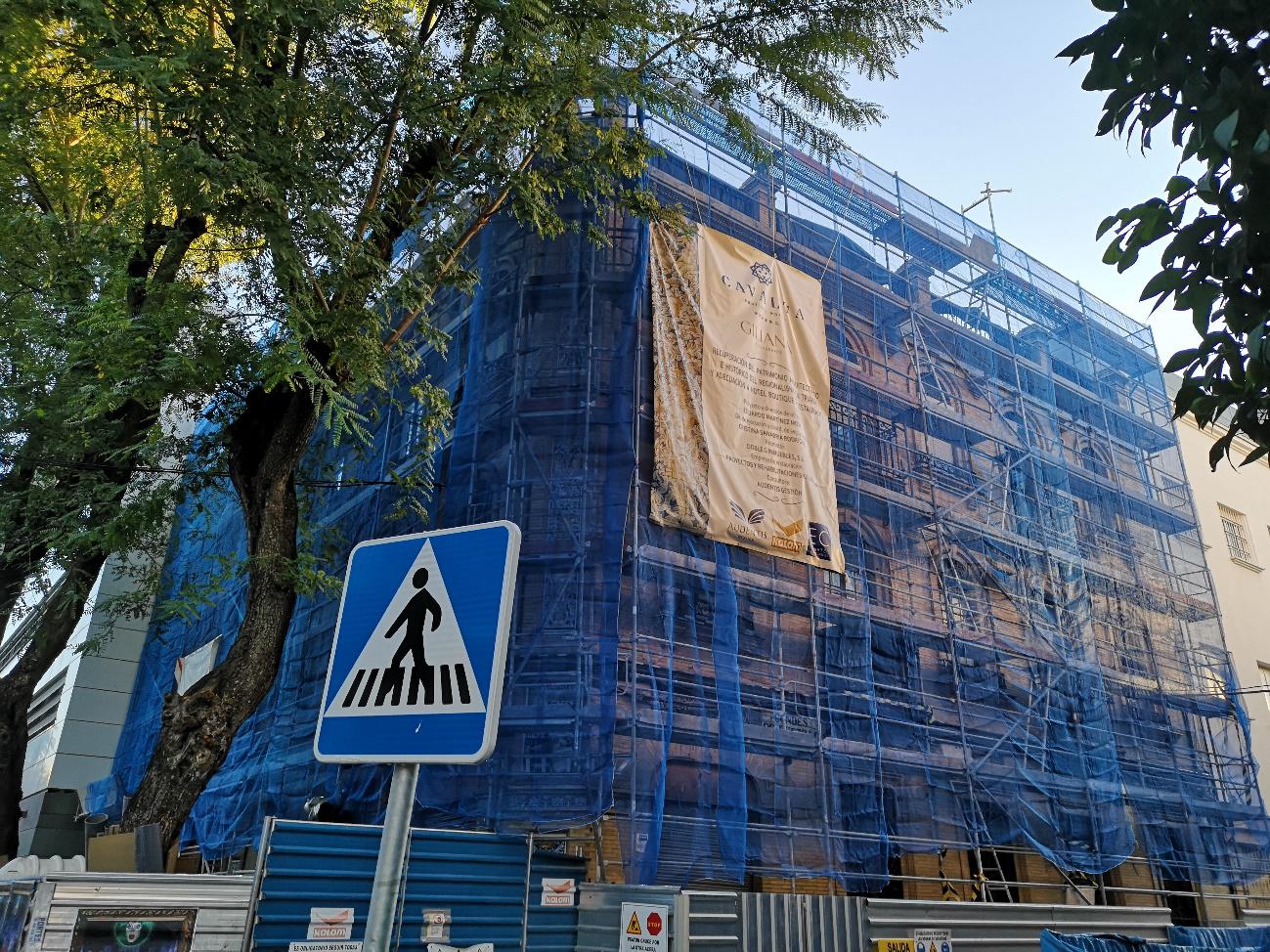 Restaruación de fachada edificio regionalista Sevilla - Alquiansa