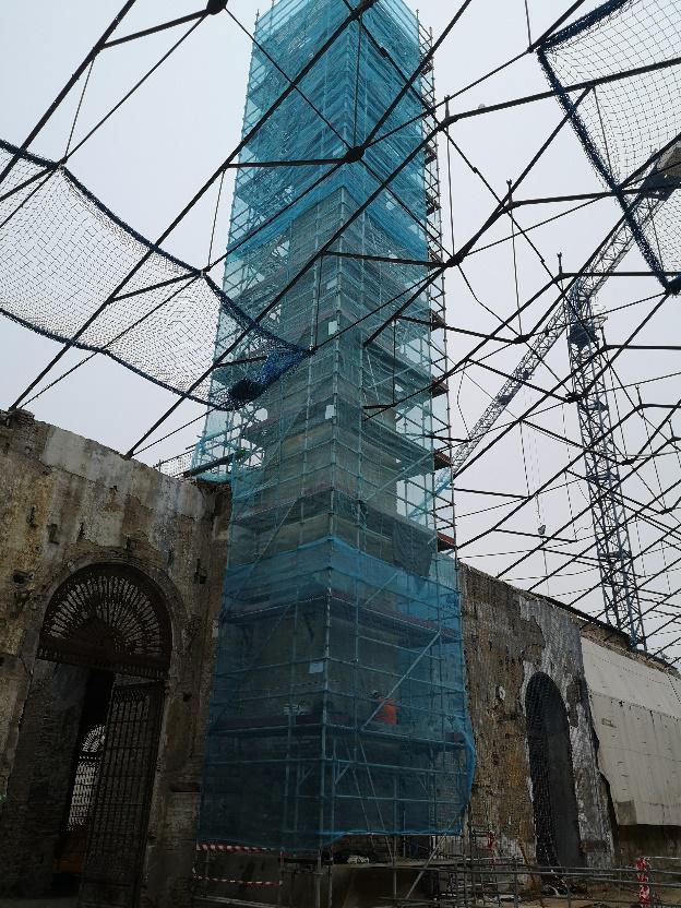 Limpieza y restauración de una chimenea de la Fábrica de Artillería de Sevilla - Alquiansa