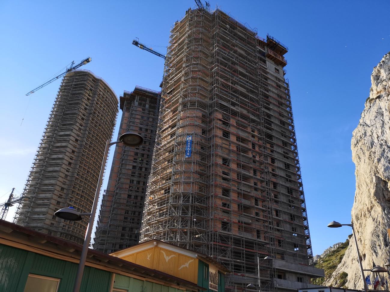 Gibraltar,  primera fase de la construcción del Hassan Centenary Terraces. - Alquiansa
