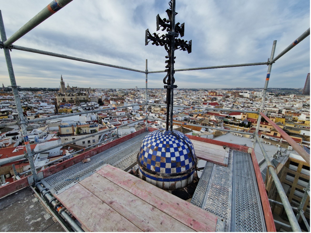 Restauración de la linterna de la cúpula de la iglesia de la Anunciación de Sevilla - Alquiansa