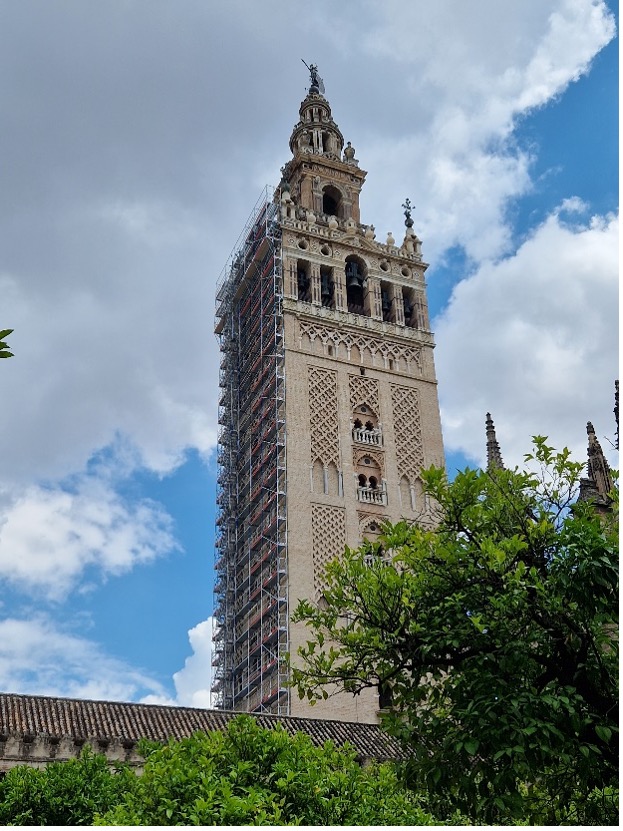 Andamio para la restauración de la cara norte de la Giralda de Sevilla - Alquiansa