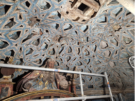Andamio para la restauración del retablo mayor de la iglesia de Santiago de Sevilla - Alquiansa