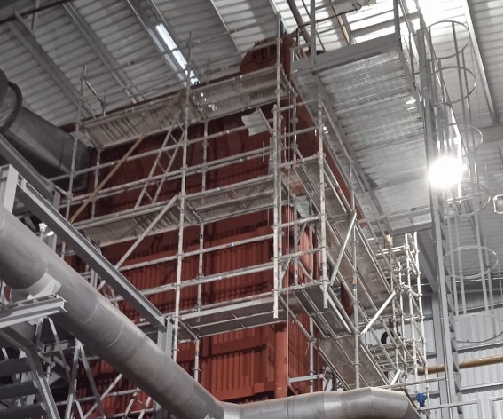 Montaje de andamio para el calorifugado de una caldera de una industria oleícola - Alquiansa